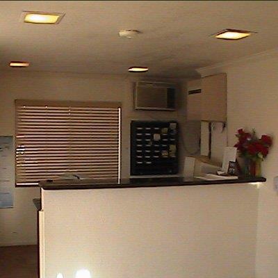 Imperial 400 Motor Inn Нийдълс Интериор снимка