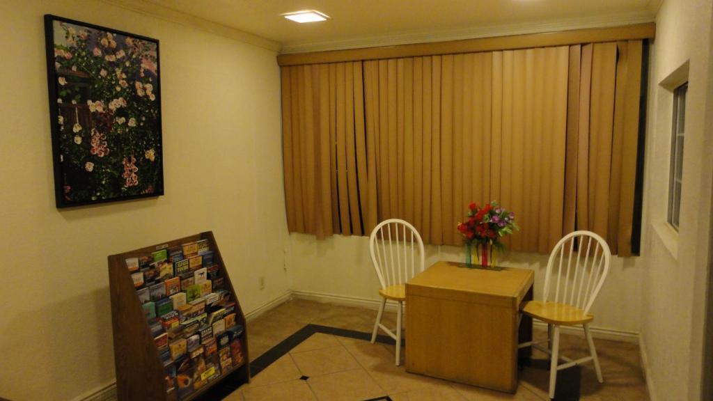 Imperial 400 Motor Inn Нийдълс Екстериор снимка