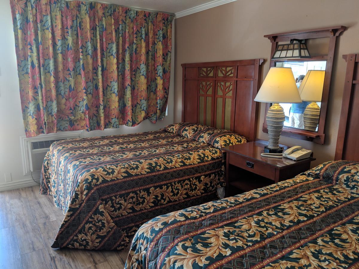 Imperial 400 Motor Inn Нийдълс Екстериор снимка