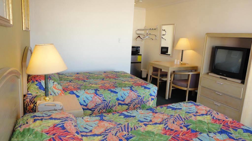 Imperial 400 Motor Inn Нийдълс Екстериор снимка