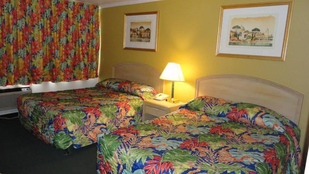 Imperial 400 Motor Inn Нийдълс Екстериор снимка